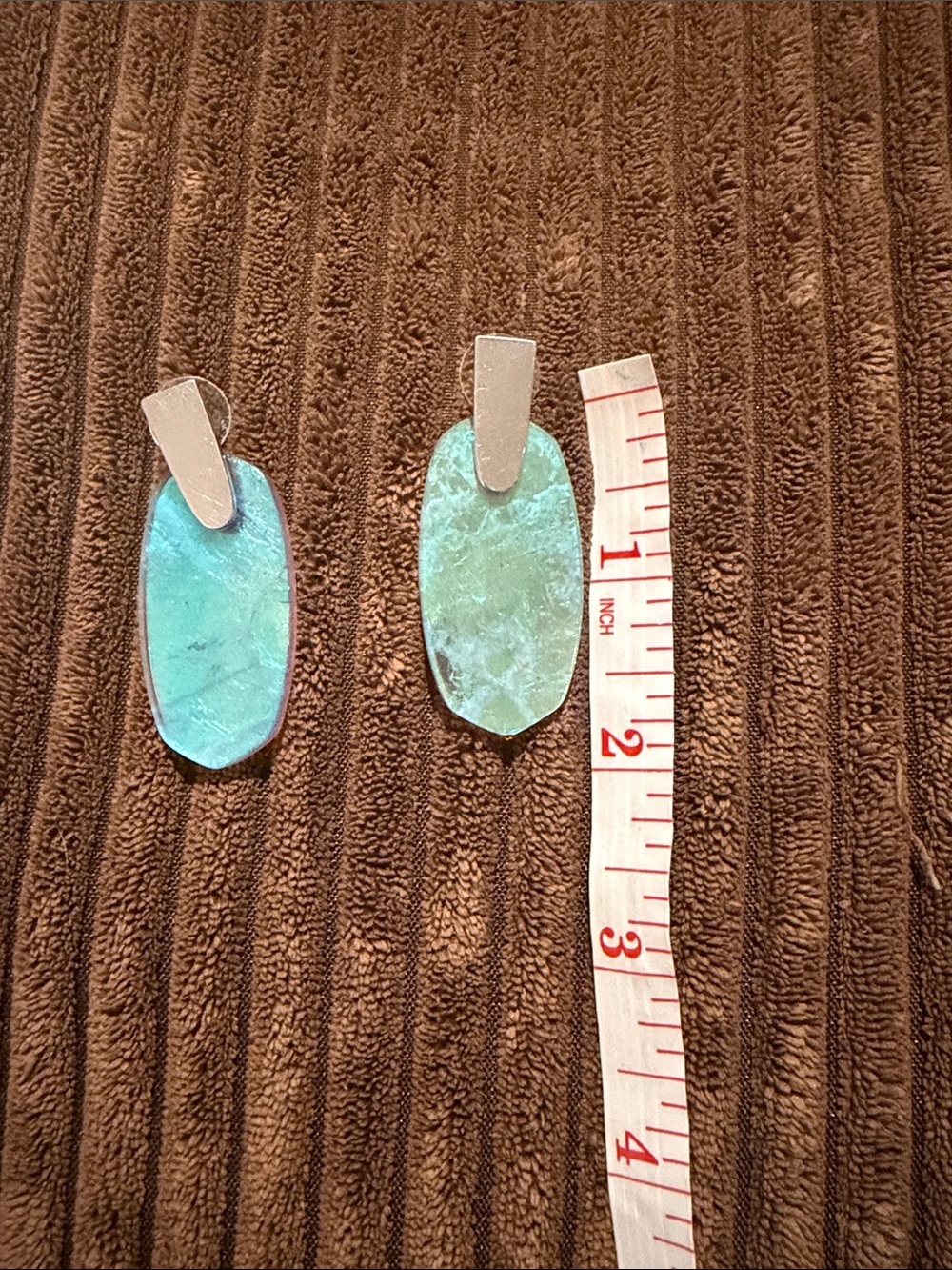 Kendra Scott irredecent earrings - Picture 5 of 8